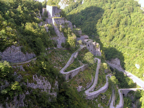 082 Le fortin du Portalet vue du chemin de la mâture